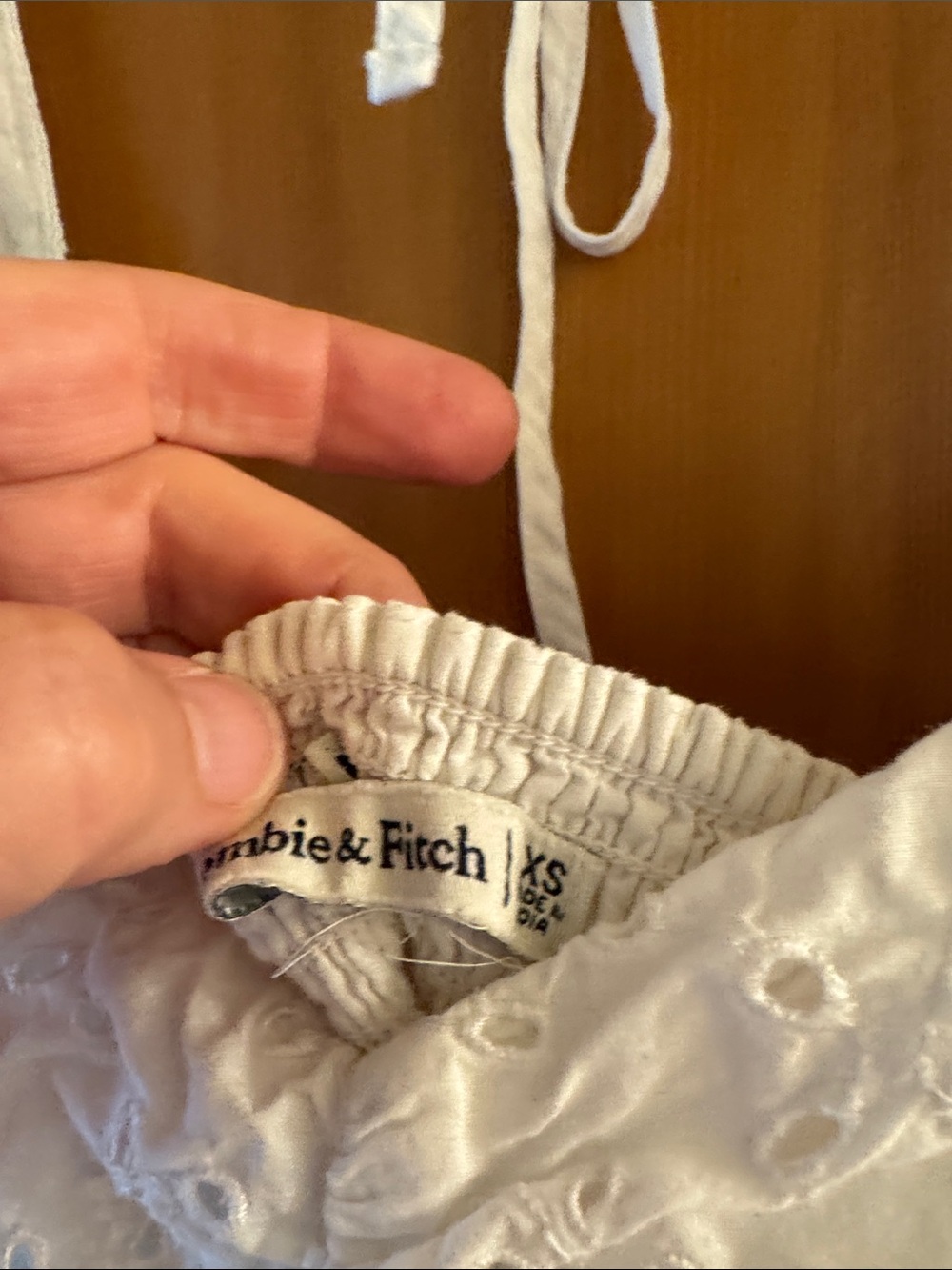 Abercrombie & Fitch White Eyelet Puff Sleeve Tie-Back Crop Top - Picture 3 of 3